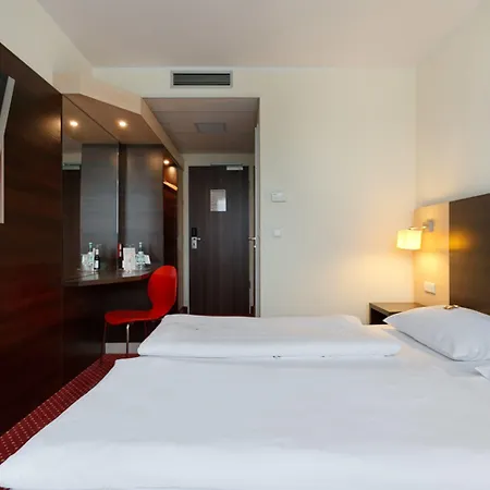 Hotel Premier Sued
