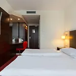 Hotel Premier Sued
