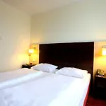 Hotel Premier Sued