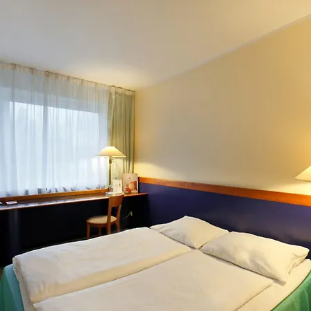 Hotel Premier Sued